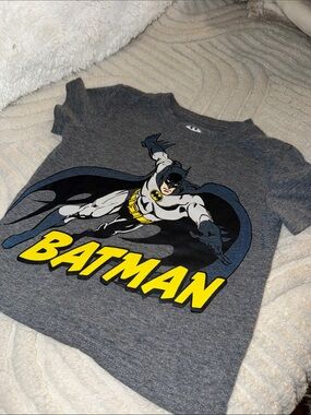2-3T vintage Batman Graphic Tee - Gray with Yellow Logo